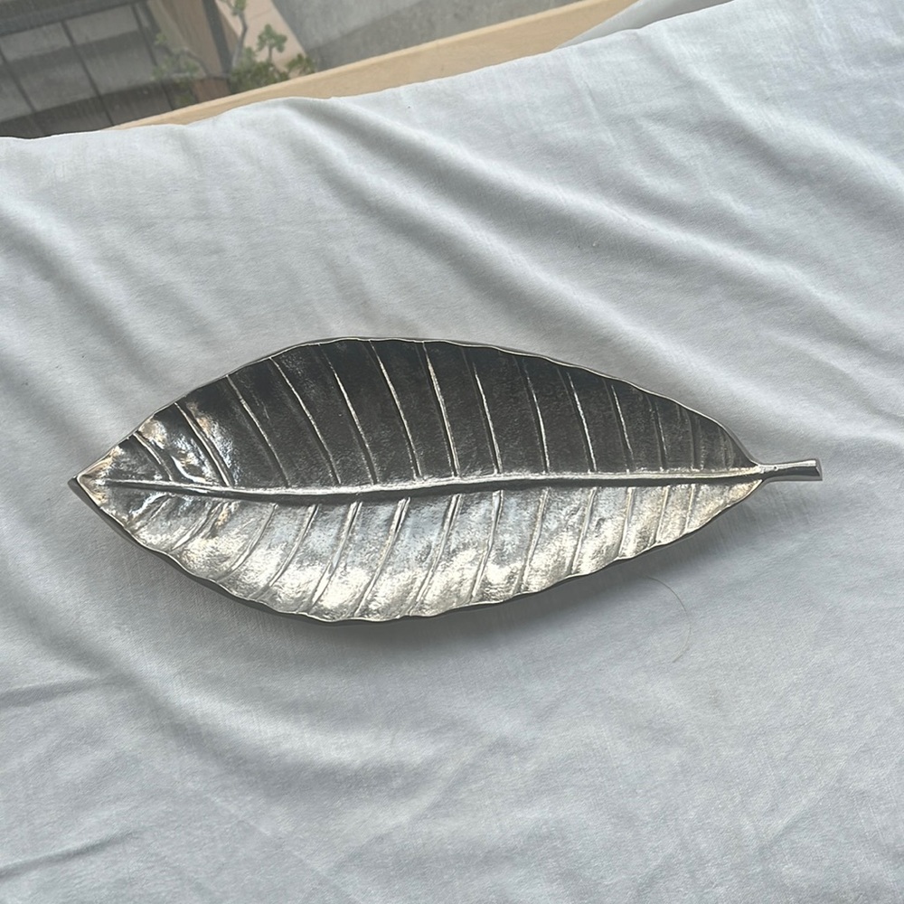 Silver Leaf Tray Centerpiece Decor & Serveware